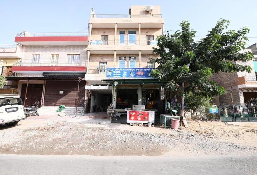 ホテル Spot On 44251 Suraj Inn