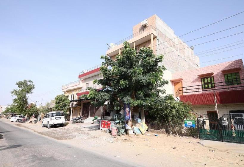 ホテル Spot On 44251 Suraj Inn