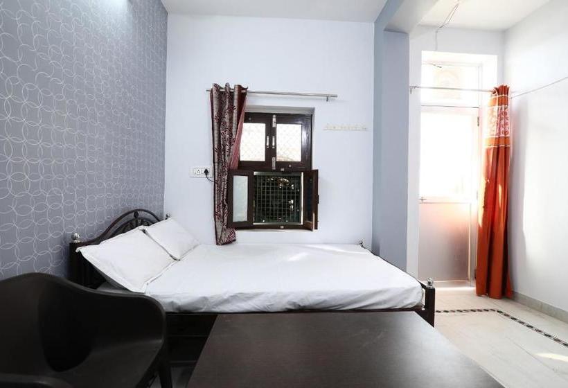 ホテル Spot On 44251 Suraj Inn