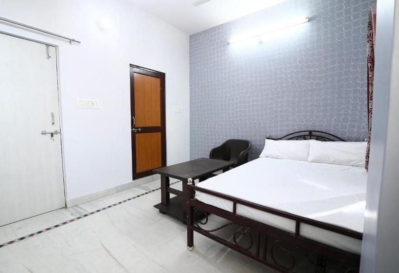 ホテル Spot On 44251 Suraj Inn