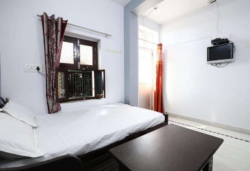 ホテル Spot On 44251 Suraj Inn