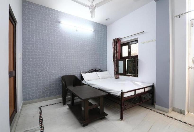 ホテル Spot On 44251 Suraj Inn