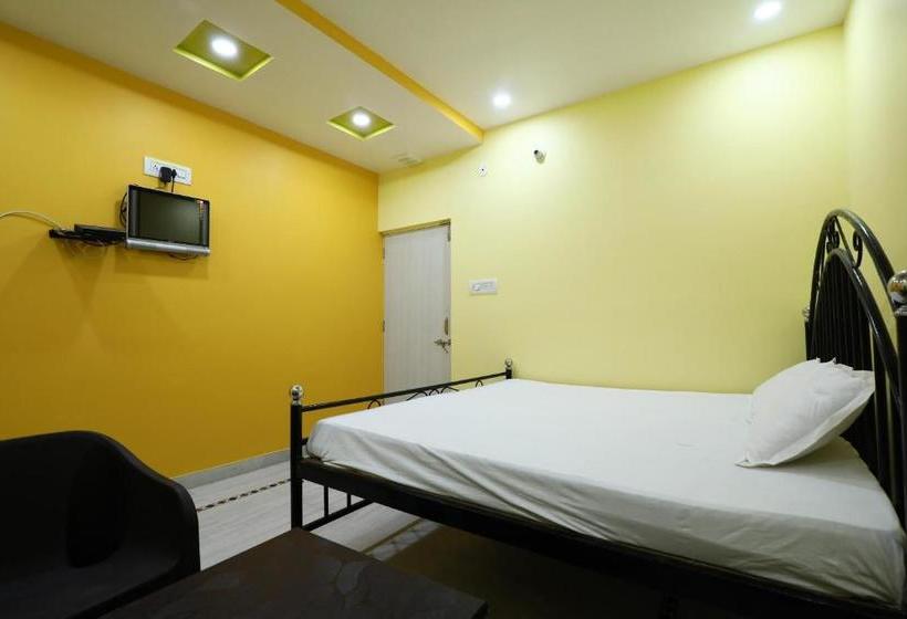 ホテル Spot On 44251 Suraj Inn