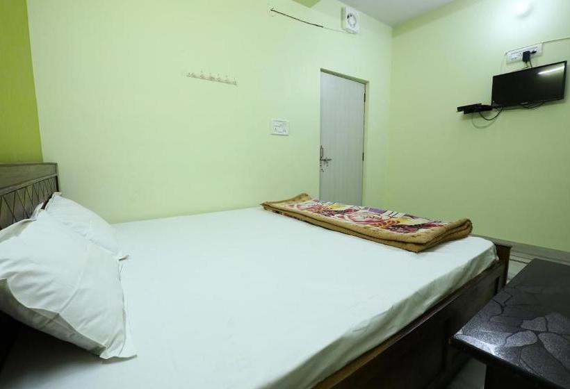 ホテル Spot On 44251 Suraj Inn