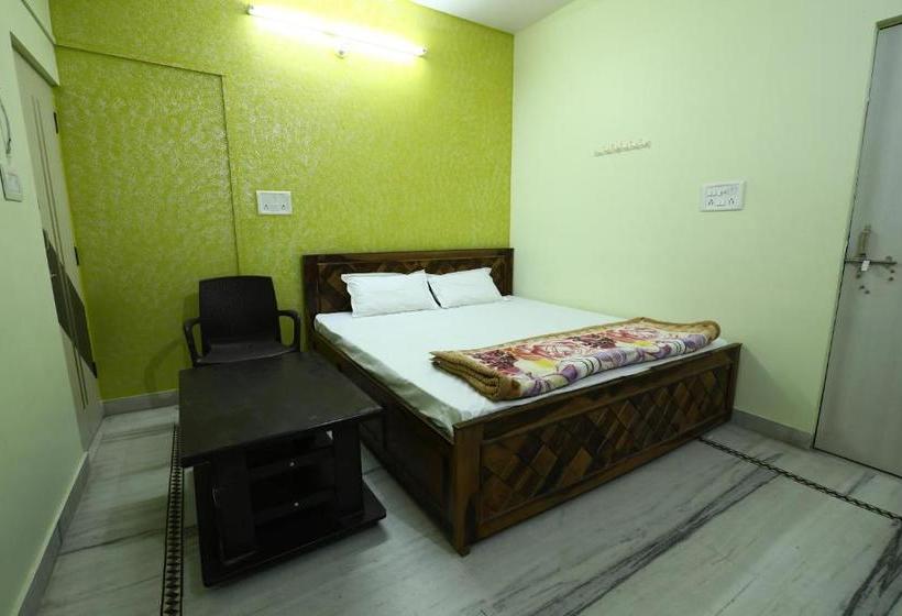 ホテル Spot On 44251 Suraj Inn