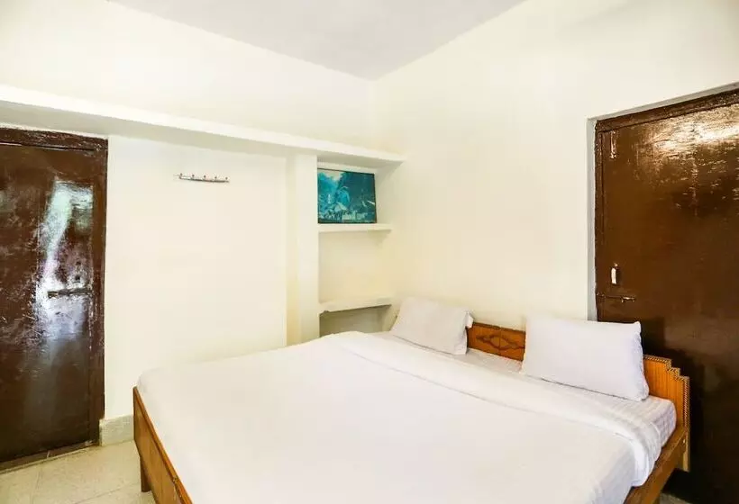 Spot On 44566 Hotel Gautam Park