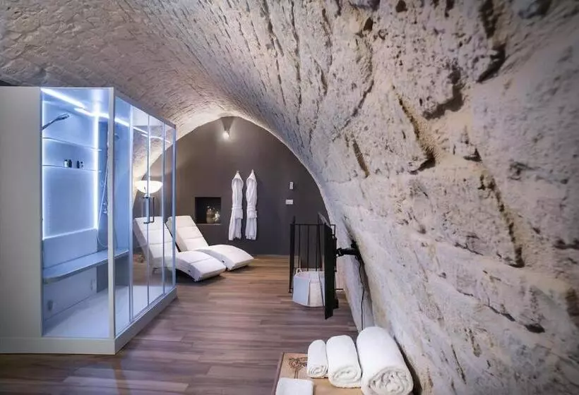 Hotelli Petrantiche   Albergo Diffuso