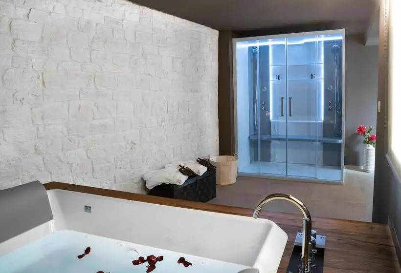 Hotelli Petrantiche   Albergo Diffuso