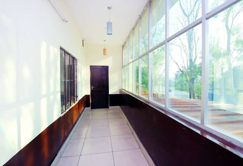 هتل Spot On 42785 Mr Shawarma Family Restaurant &