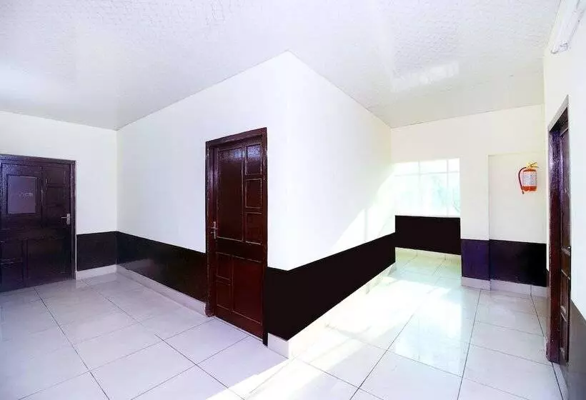 ホテル Spot On 42785 Mr Shawarma Family Restaurant &