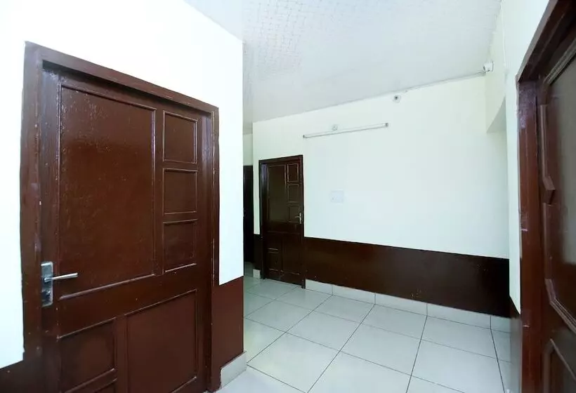 ホテル Spot On 42785 Mr Shawarma Family Restaurant &