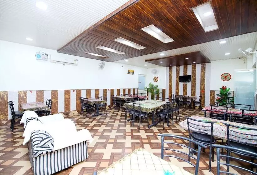 ホテル Spot On 42785 Mr Shawarma Family Restaurant &