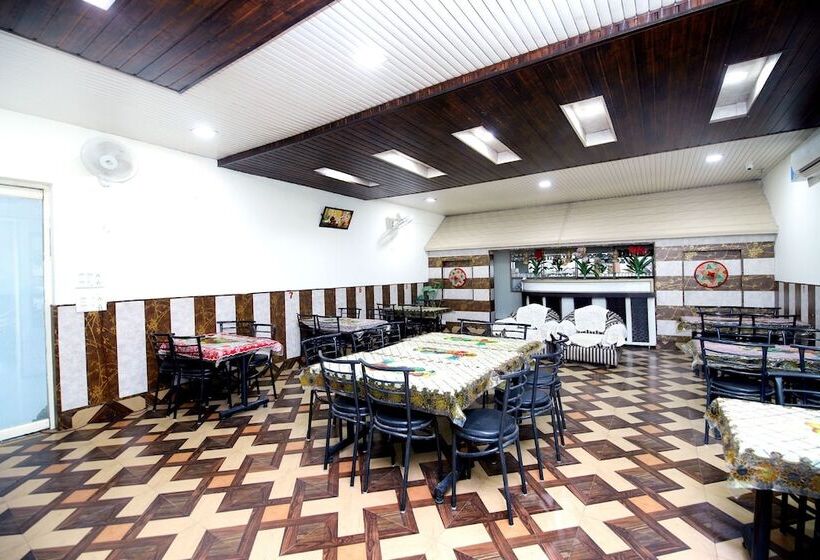 هتل Spot On 42785 Mr Shawarma Family Restaurant &