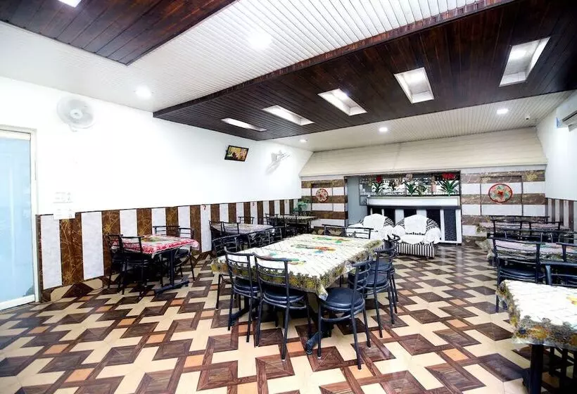 ホテル Spot On 42785 Mr Shawarma Family Restaurant &