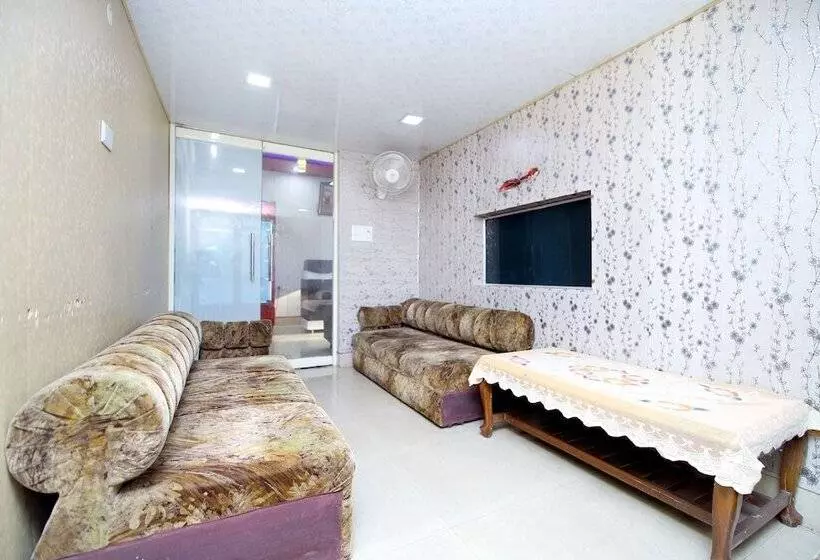 ホテル Spot On 42785 Mr Shawarma Family Restaurant &