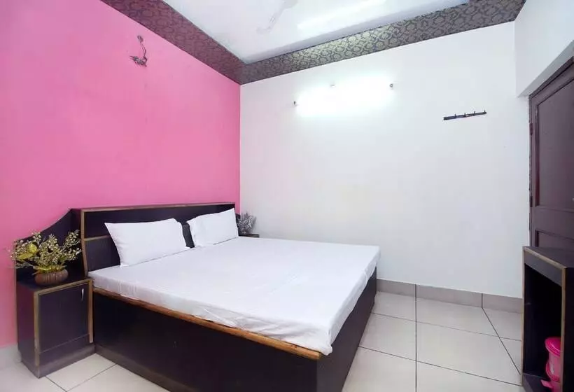 ホテル Spot On 42785 Mr Shawarma Family Restaurant &