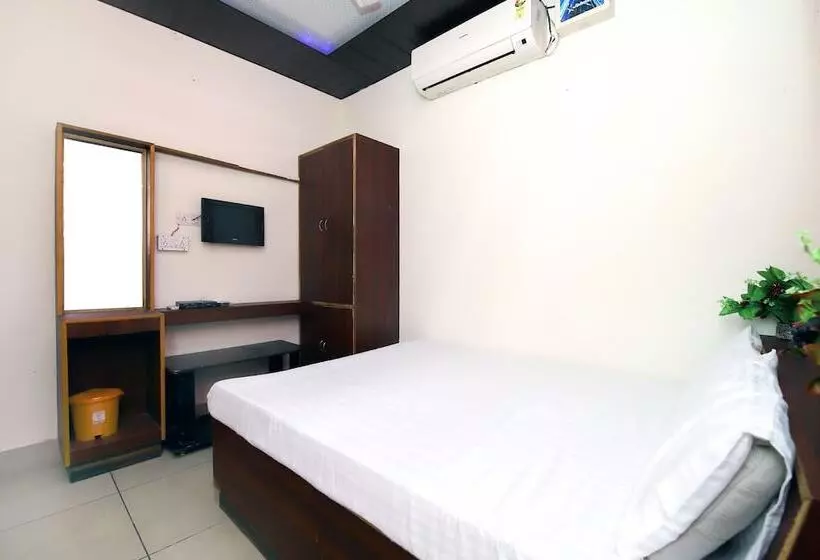 ホテル Spot On 42785 Mr Shawarma Family Restaurant &