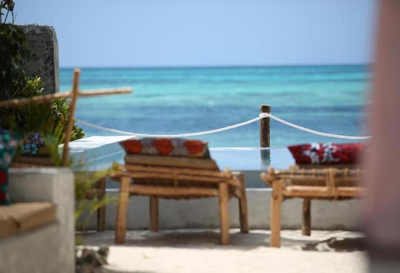 Joya' Beach Suites & Villa