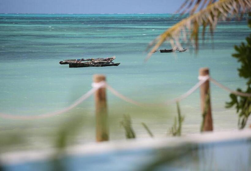 Joya' Beach Suites & Villa