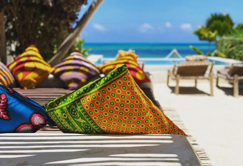 Joya' Beach Suites & Villa