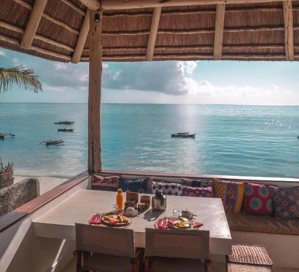 Joya' Beach Suites & Villa