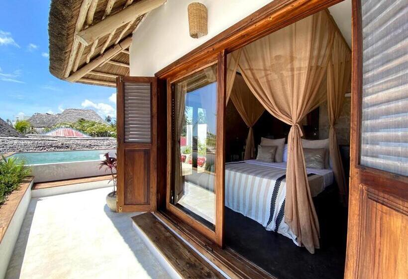 Joya' Beach Suites & Villa