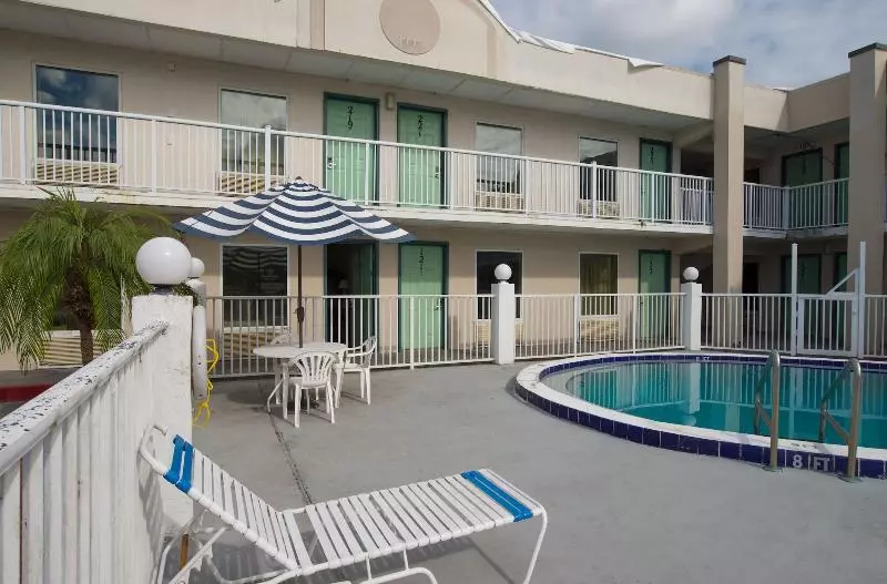 ホテル Budget Inn