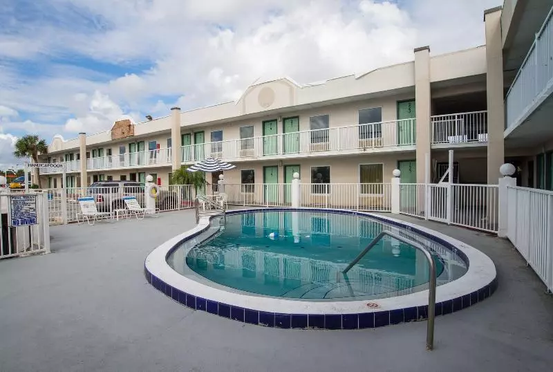 ホテル Budget Inn