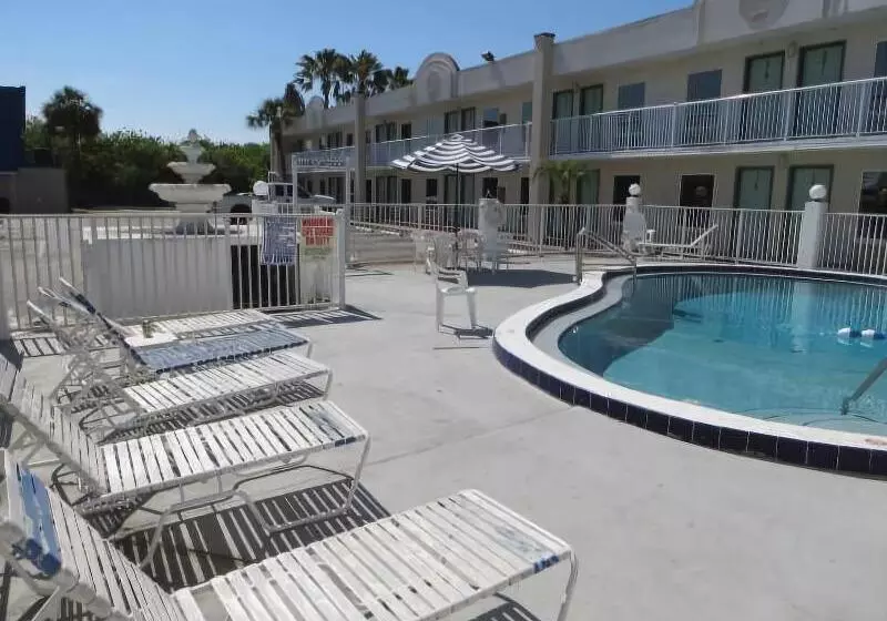 ホテル Budget Inn