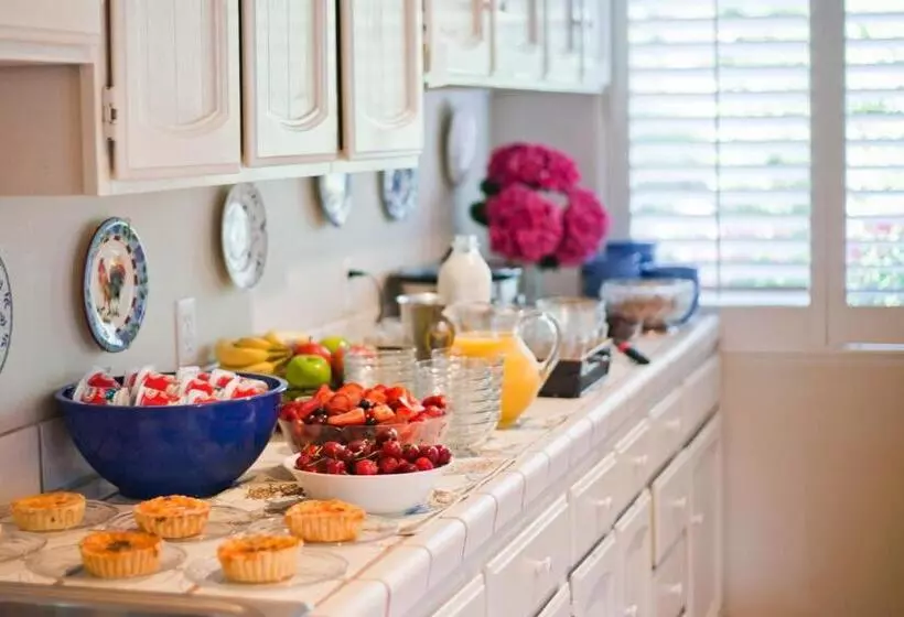 هتل Carmel Country Inn