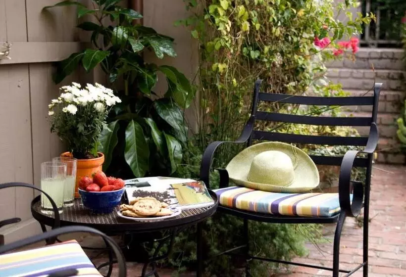 هتل Carmel Country Inn