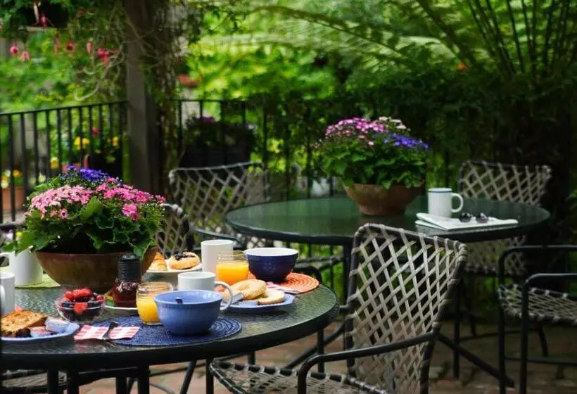 هتل Carmel Country Inn