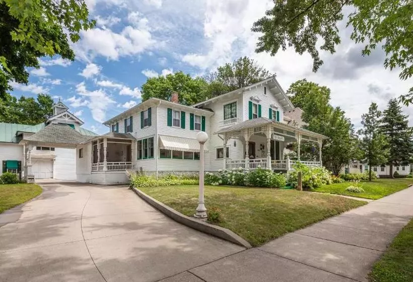 호텔 Carriage House Bed & Breakfast