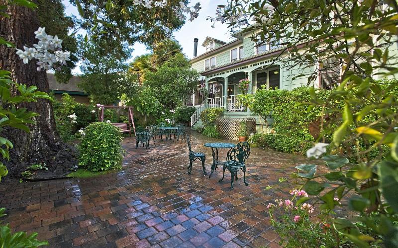 Centrella Hotel, A Kirkwood Collection