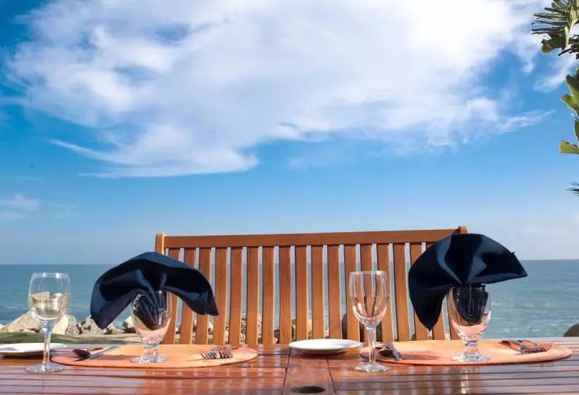 ホテル Cliff House Inn