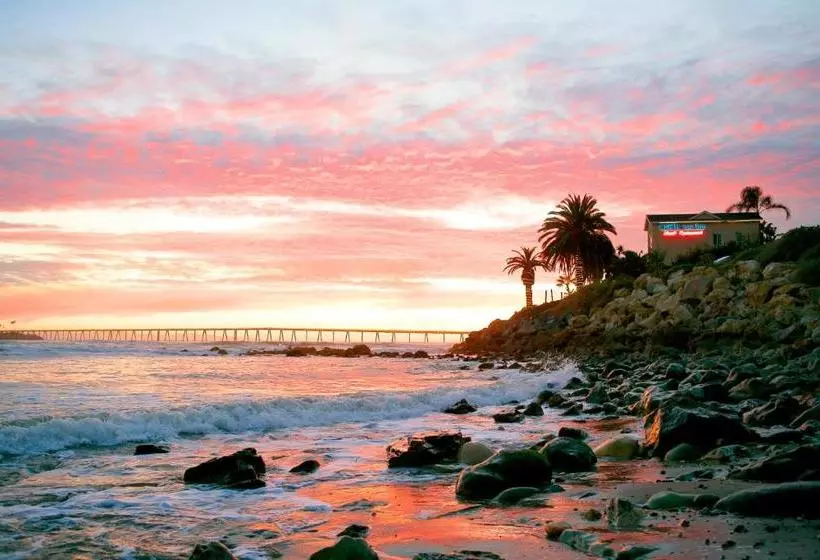 ホテル Cliff House Inn