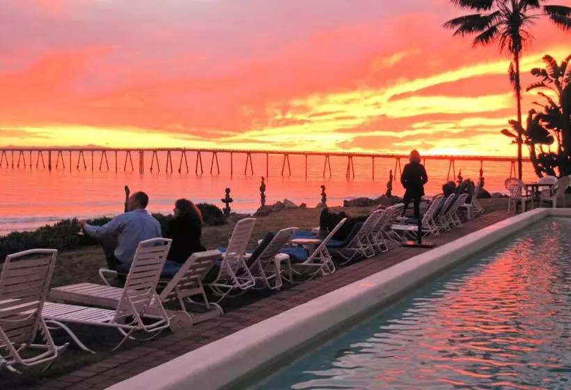 ホテル Cliff House Inn