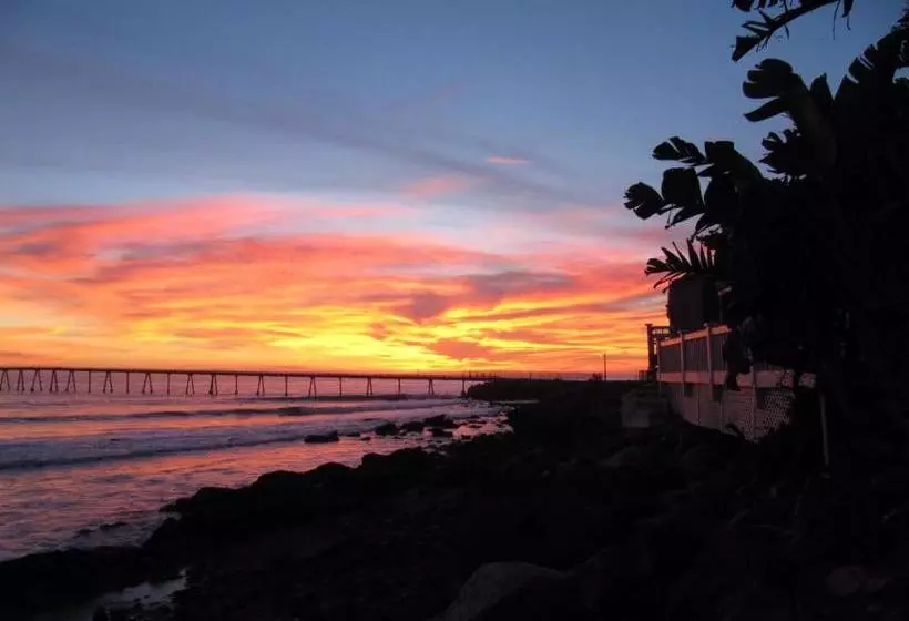 ホテル Cliff House Inn