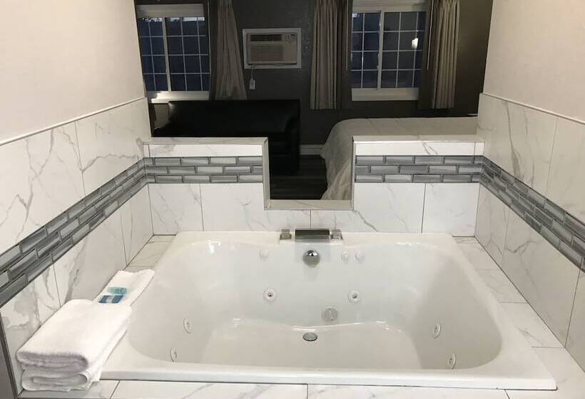 فندق Hometown Inn