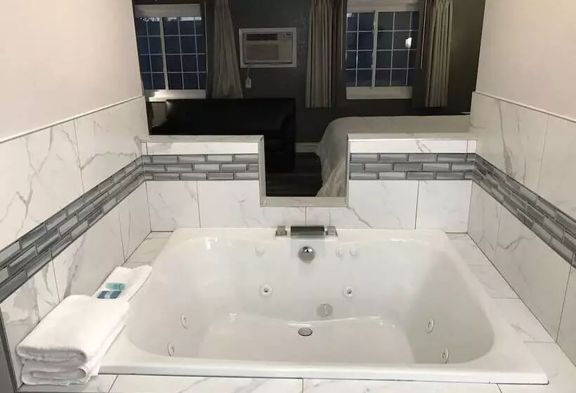 Отель Hometown Inn