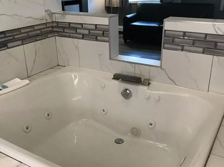 Отель Hometown Inn