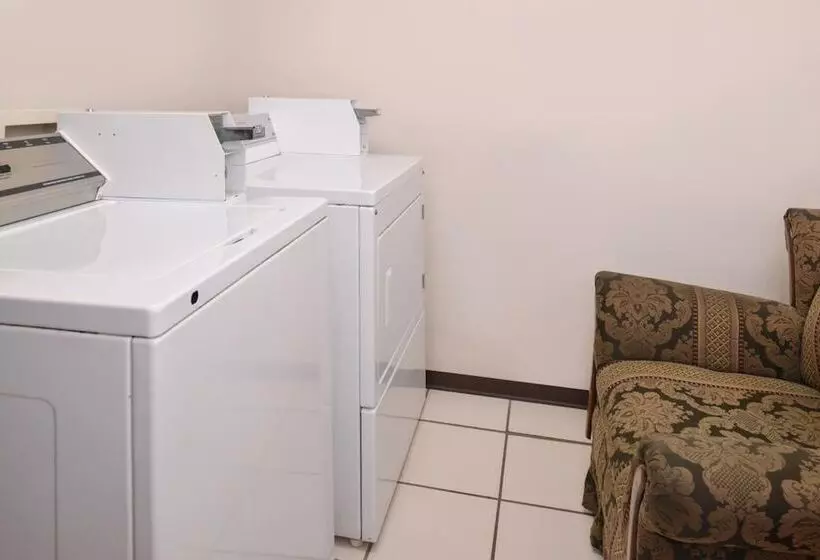 Отель Hometown Inn