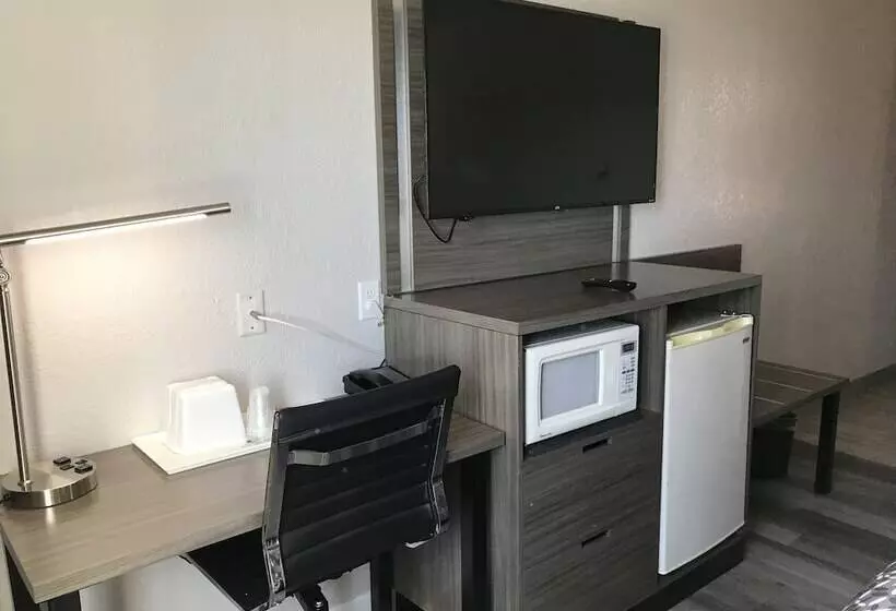 Отель Hometown Inn