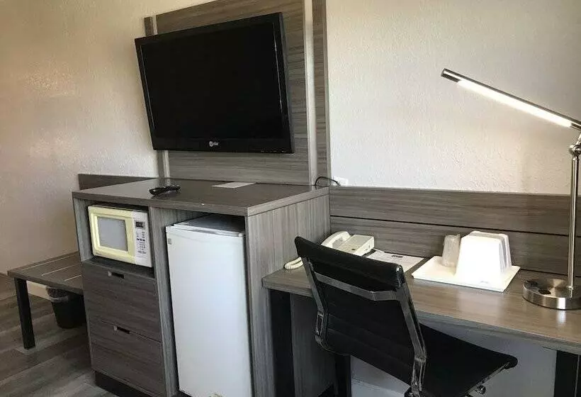 Отель Hometown Inn