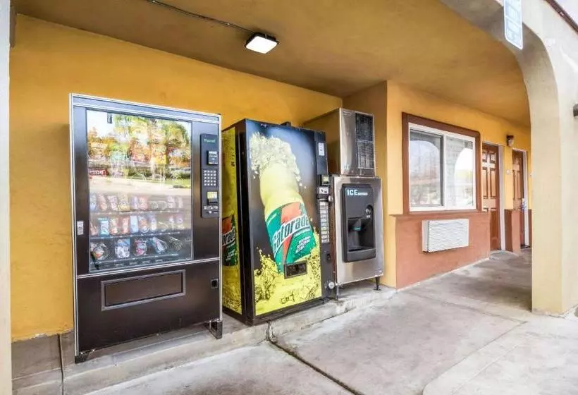 هتل Rodeway Inn Capitol