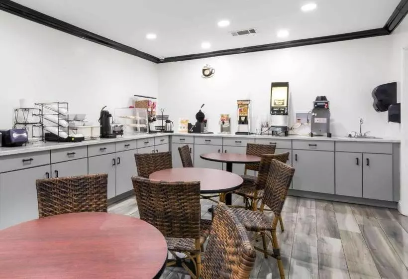 هتل Rodeway Inn Capitol