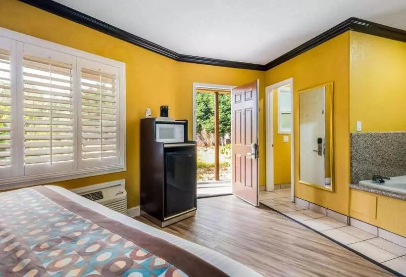 هتل Rodeway Inn Capitol