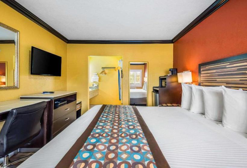 هتل Rodeway Inn Capitol