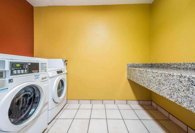 هتل Rodeway Inn Capitol