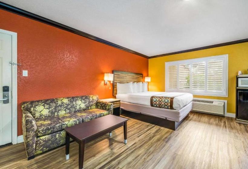 هتل Rodeway Inn Capitol